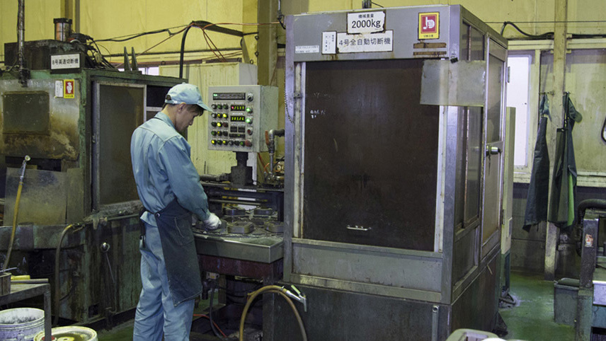 カットコア工場　切断写真