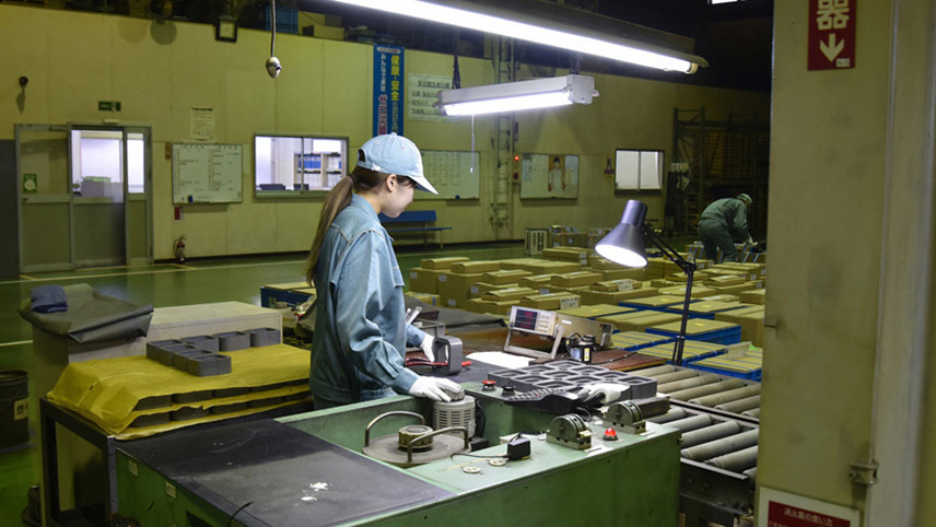 カットコア工場　検査写真