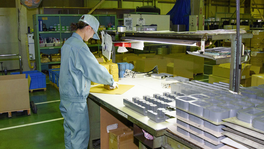 カットコア工場　梱包写真