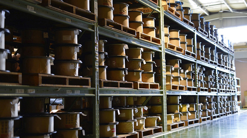 変圧器工場での資材写真